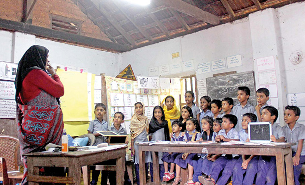 A teacher takes class in a well-lit classroom at Parannur West AMLP School. (Photo: DC) A teacher takes class in a well-lit classroom at Parannur West AMLP School. (Photo: DC)